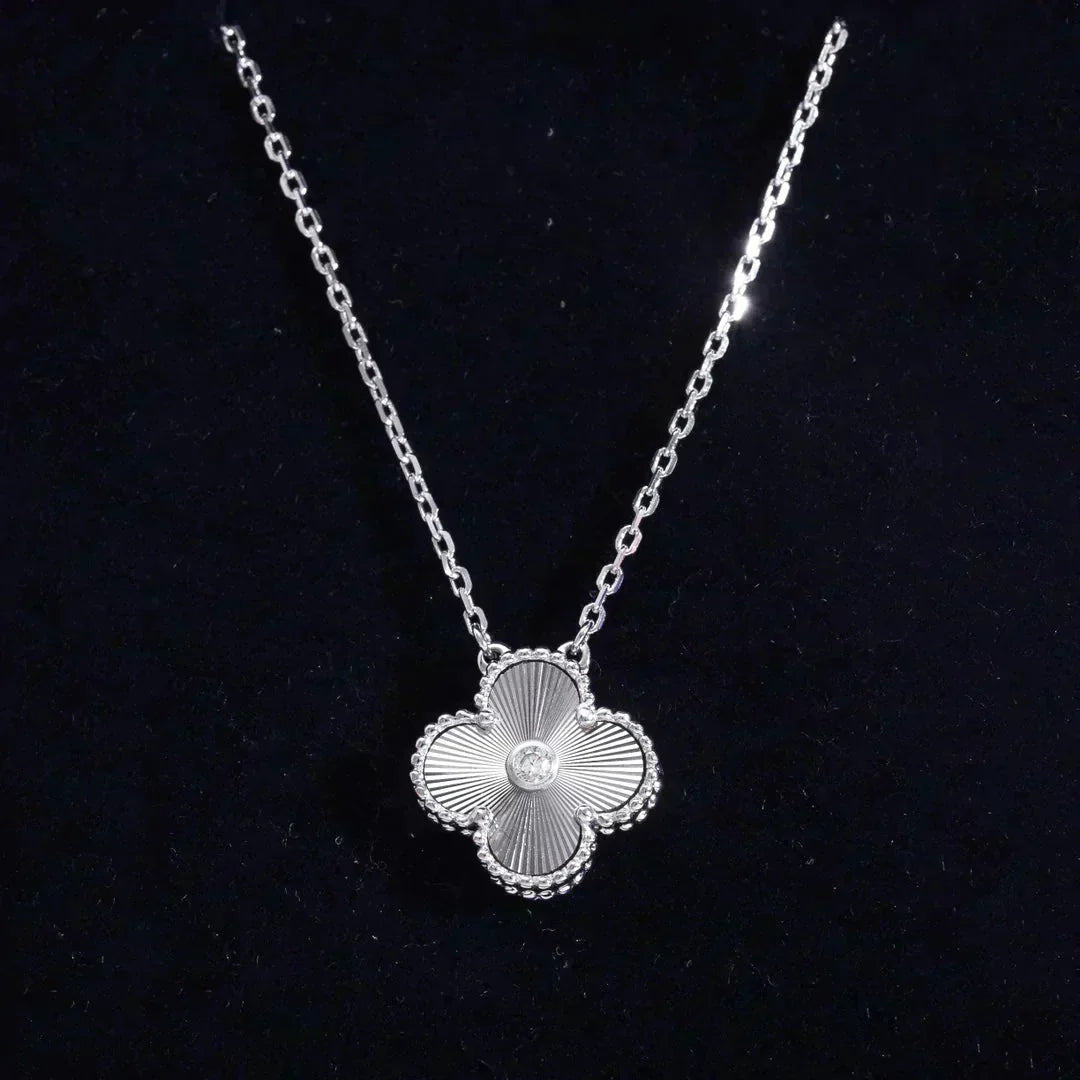 [Eterna Jewels]CLOVER  15MM DIAMOND LASER NECKLACE SILVER