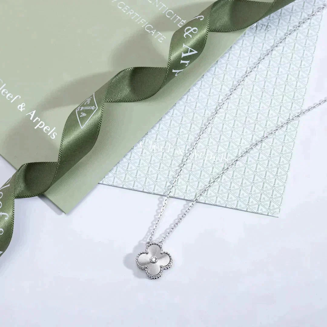 [Eterna Jewels]CLOVER  15MM DIAMOND LASER NECKLACE SILVER