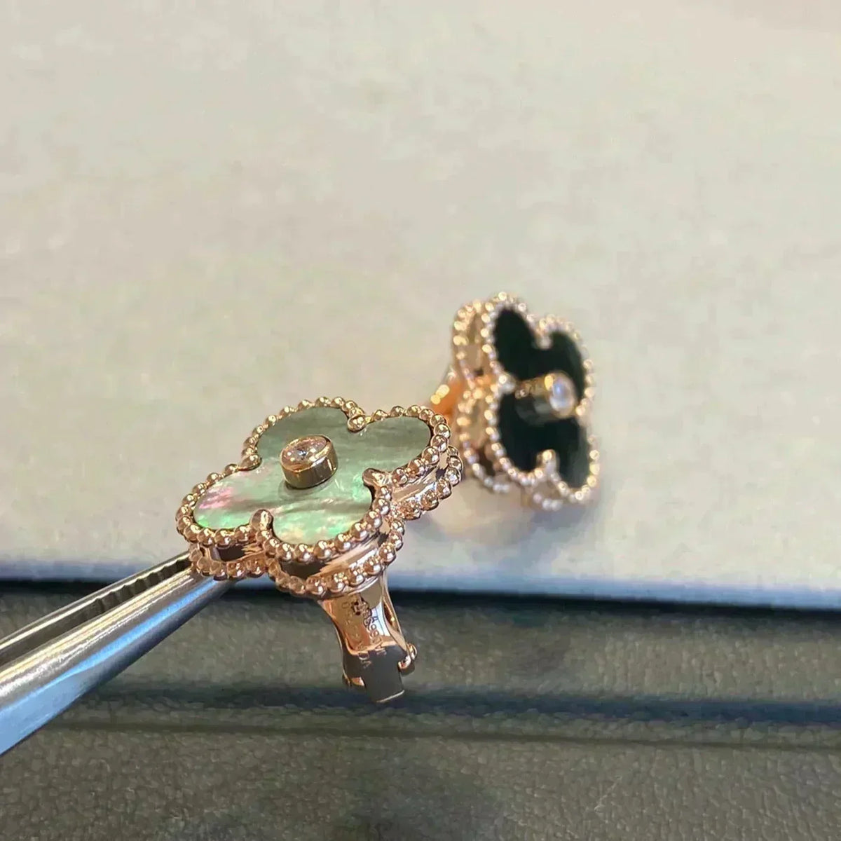 [Eterna Jewels]CLOVER MEDIUM 1 MOTIFS GRAY MOP  DIAMOND EARRINGS