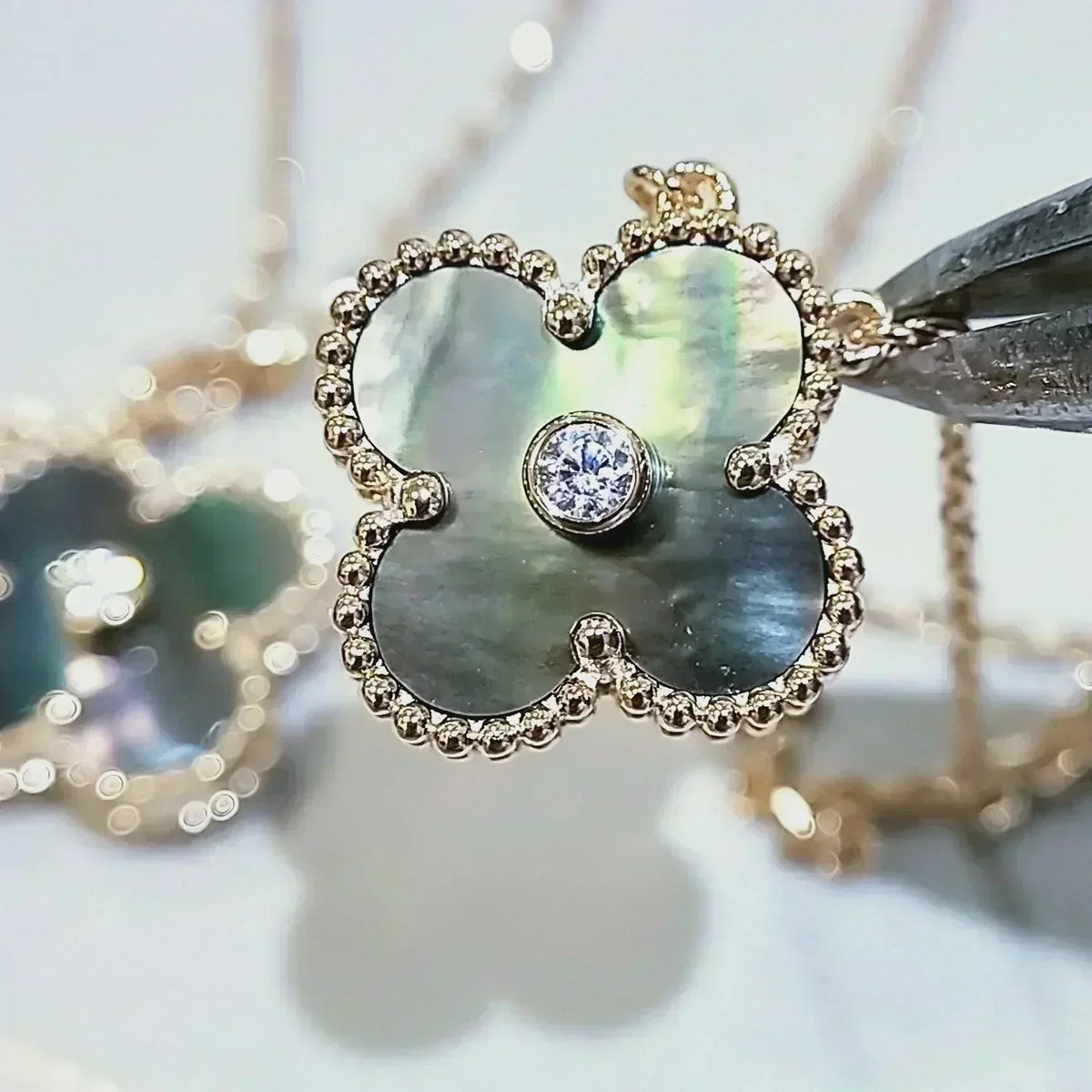 [Eterna Jewels]CLOVER 15MM DIAMOND AND MOTHER-OF-GREY NECKLACE