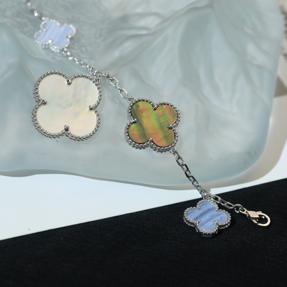 [Eterna Jewels]CLOVER BRACELET 5 MOTIFS MOP CHALCEDONY SILVER
