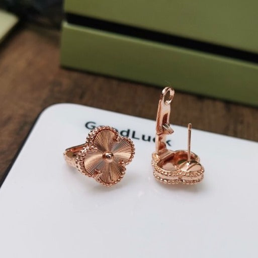 [Eterna Jewels]CLOVER MEDIUM STUD EARRINGS