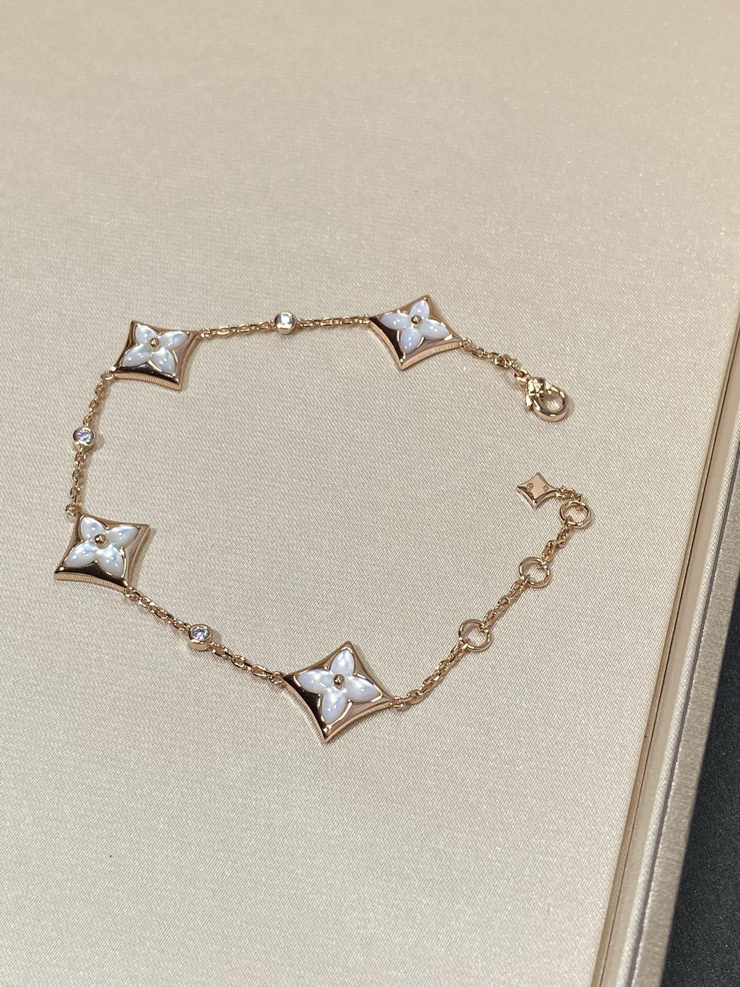 [Eterna Jewels]STAR 4 MOTIF MOP DIAMOND PINK GOLD BRACELET
