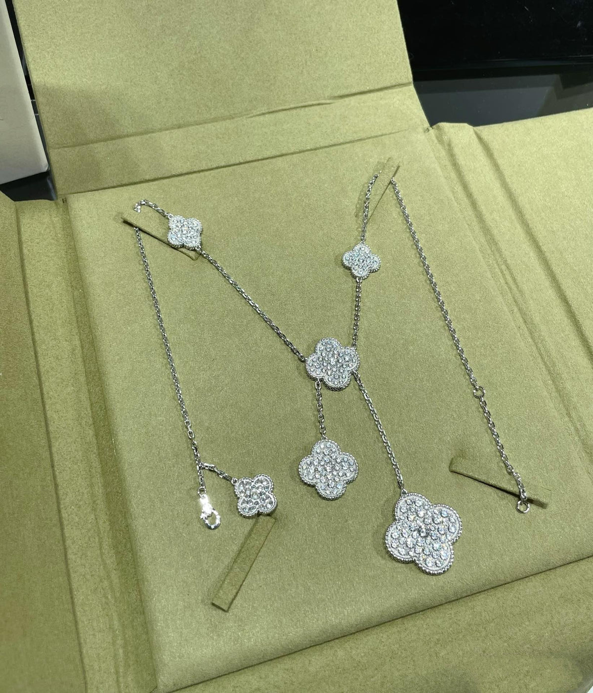 [Eterna Jewels]CLOVER 6 MOTIF DIAMOND PAVED NECKLACE