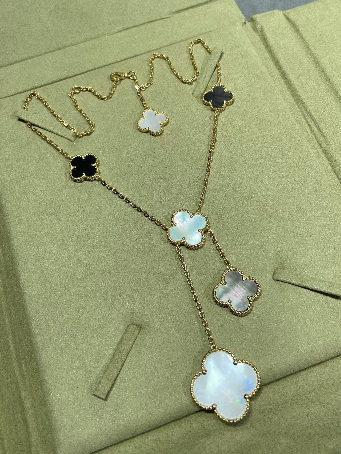 [Eterna Jewels]CLOVER 6 MOTIF MOP ONYX GOLD NECKLACE
