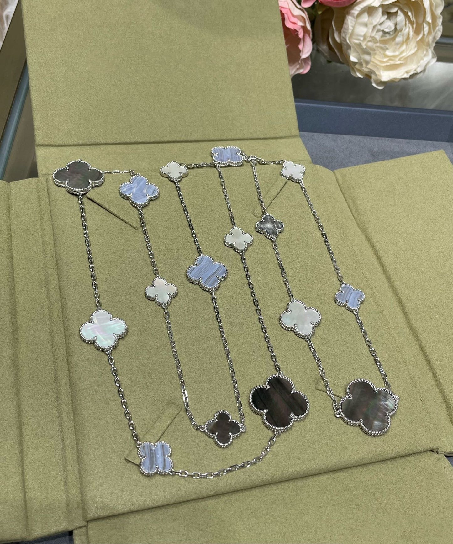 [Eterna Jewels]CLOVER 16 MOTIF CHALCEDONY MOP SILVER NECKLACE