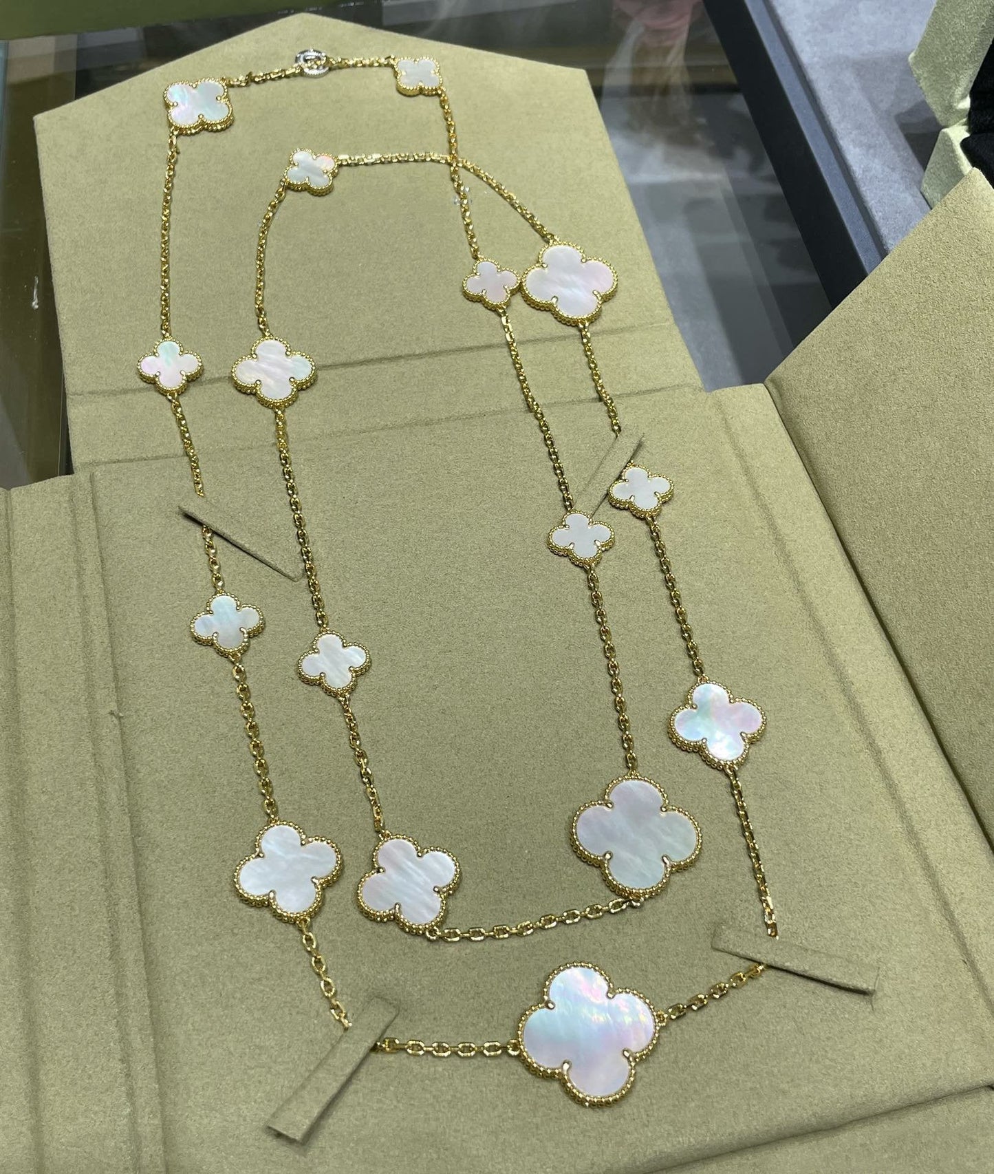 [Eterna Jewels]CLOVER 16 MOTIF WHITE MOP GOLD NECKLACE