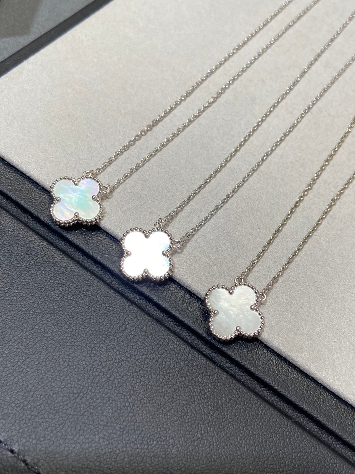 [Eterna Jewels]CLOVER MEDIUM SILVER WHITE MOP NECKLACE