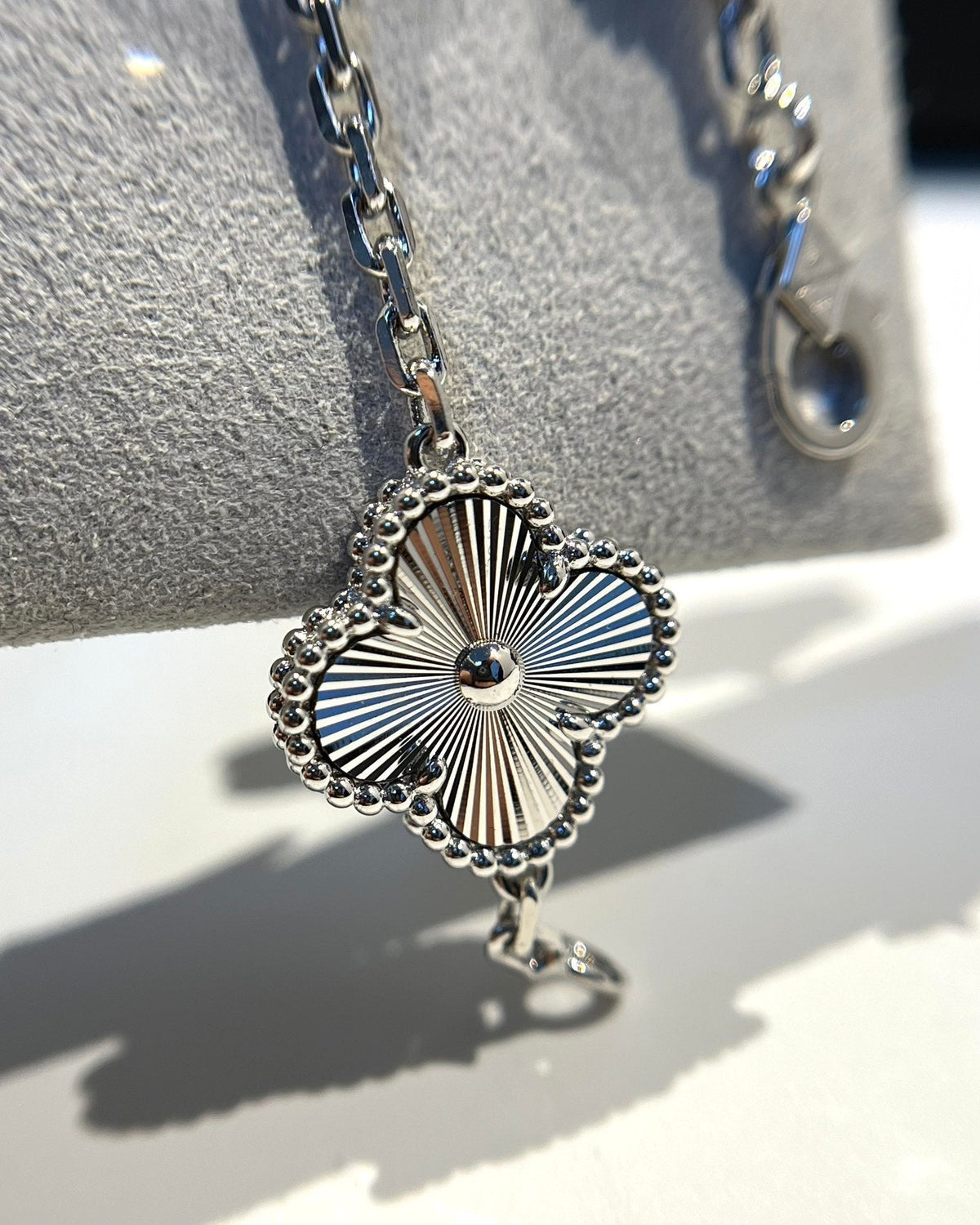 [Eterna Jewels] CLOVER 5 MOTIF LASER BRACELET COLLECTION