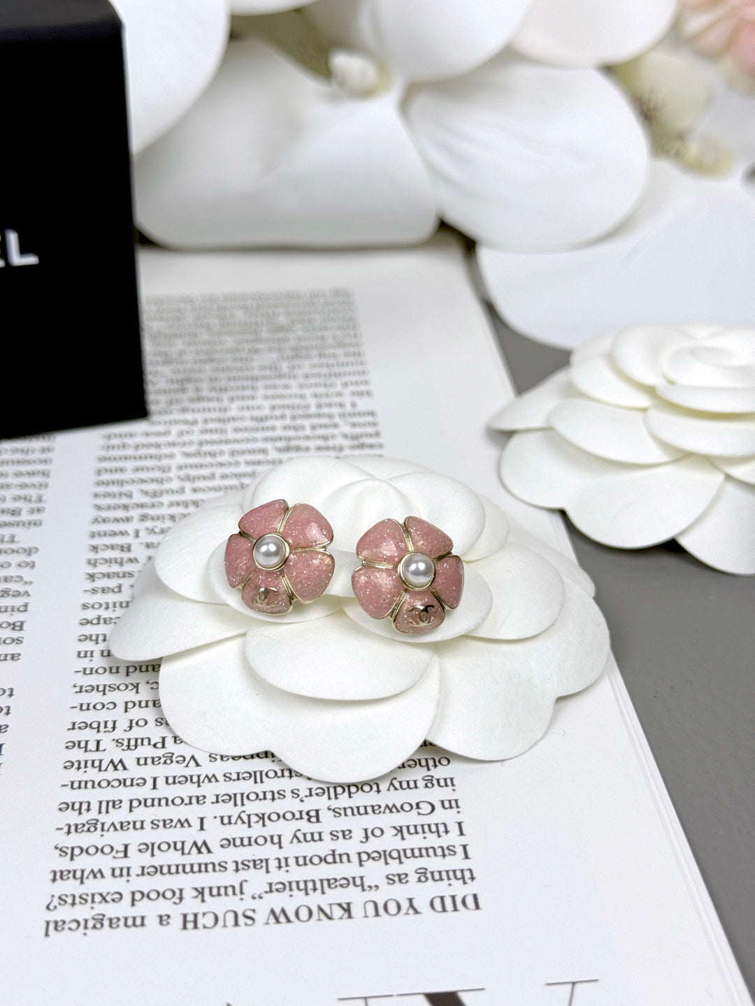 [Eterna Jewels]26C Pink Camellia Pearl Enamel Stud Earrings