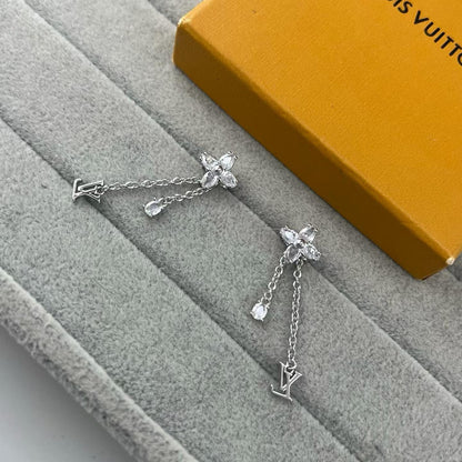 [Eterna Jewels]PLUM DIAMOND LETTER EARRINGS