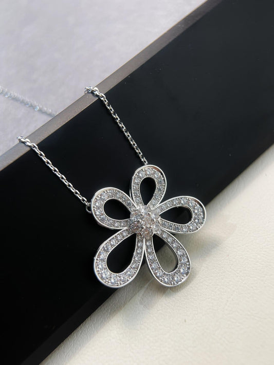 [Eterna Jewels]Flowerlace Lucky Four Leaf Clover Necklace for Her
