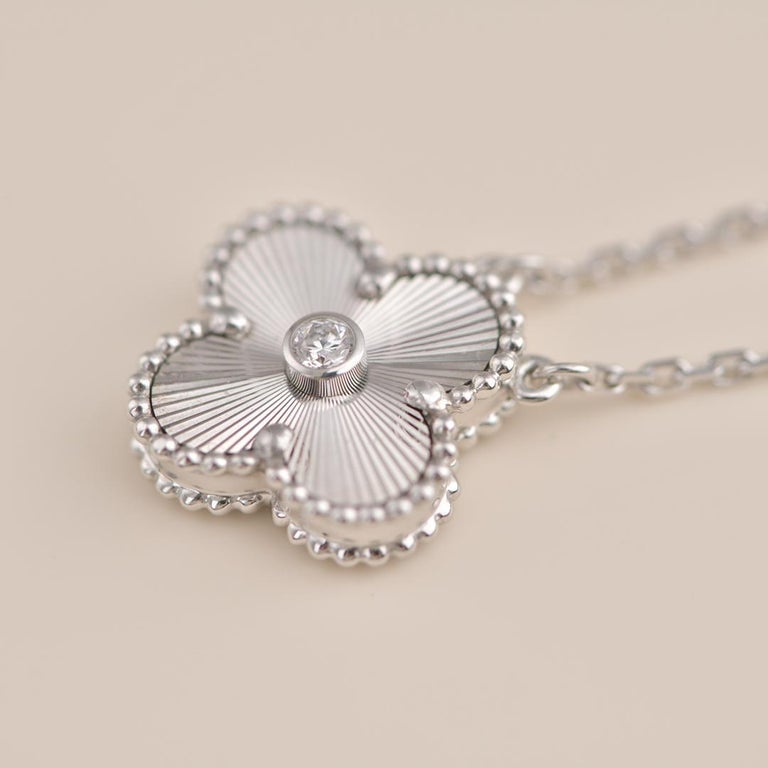 [Eterna Jewels]CLOVER  15MM DIAMOND LASER NECKLACE SILVER