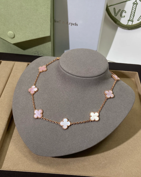 [Eterna Jewels Jewellery] Pink Necklace with Ten Clover Designs
