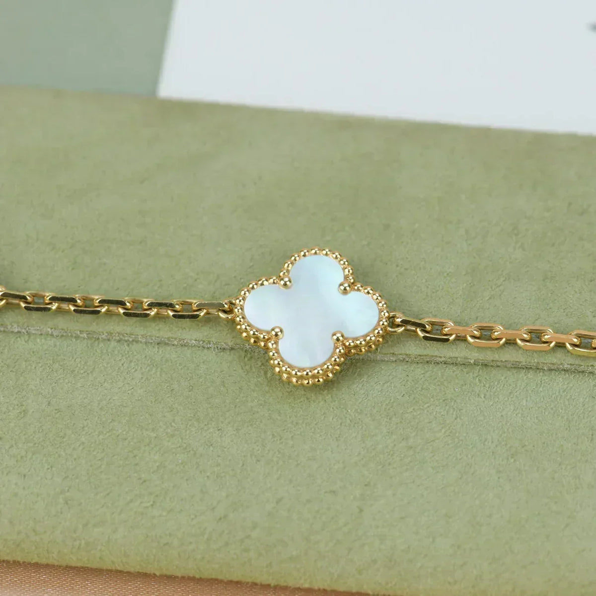 [Eterna Jewels]CLOVER WHITE PEARL MOP 5 MOTIF BRACELET COLLECTION