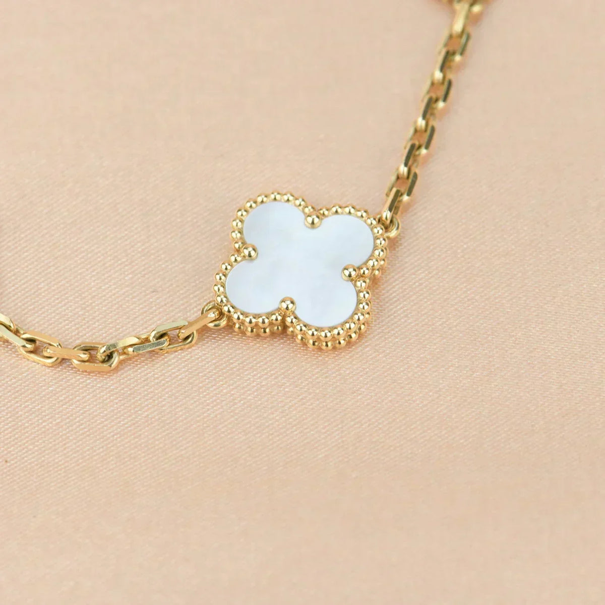 [Eterna Jewels]CLOVER WHITE PEARL MOP 5 MOTIF BRACELET COLLECTION
