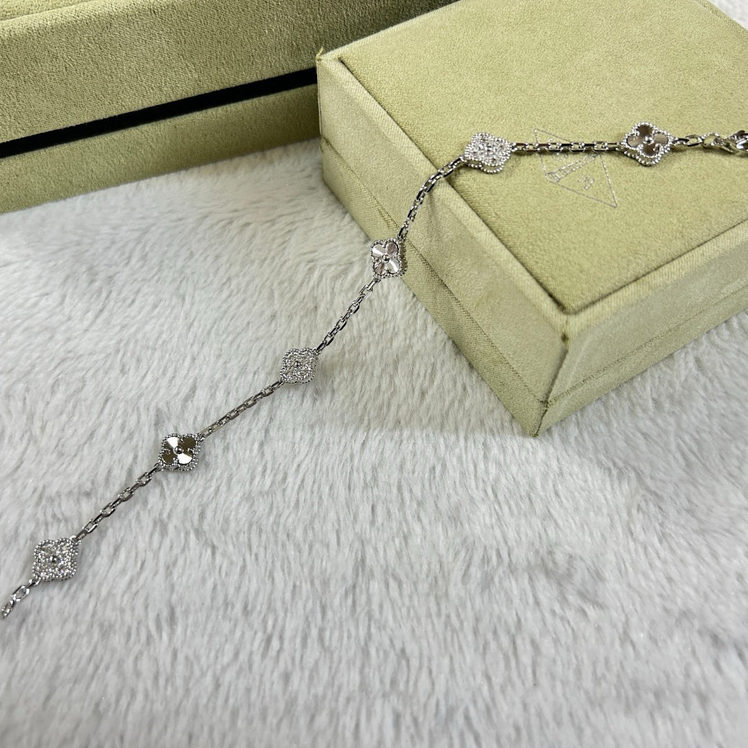 [Eterna Jewels]CLOVER 6 MOTIF DIAMOND LASER BRACELET