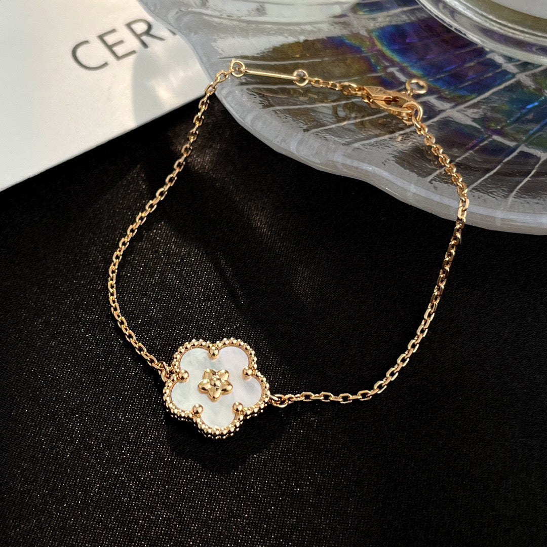 [Eterna Jewels]LUCKY WHITE MOP PLUM BLOSSOM  BRACELET
