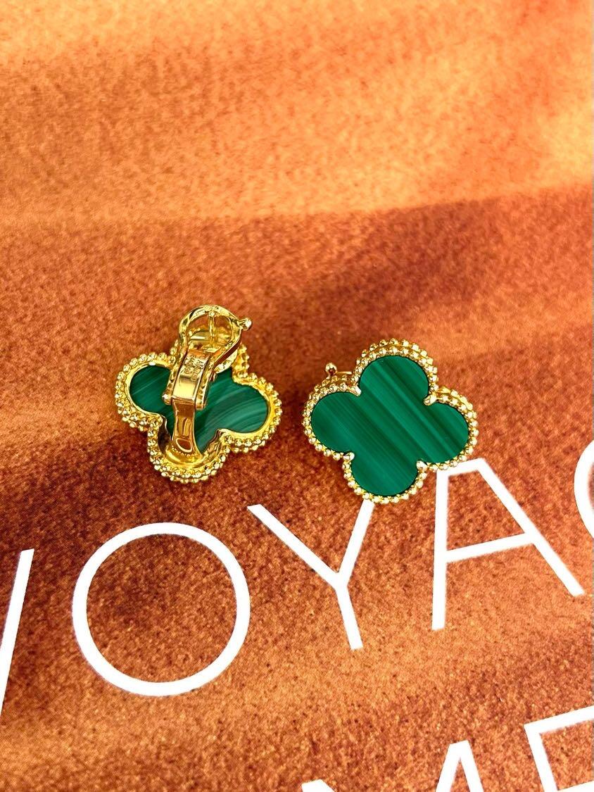 [Eterna Jewels] CLOVER LARGE (20mm) 1 MOTIFS GREENER MOP STUD EARRINGS