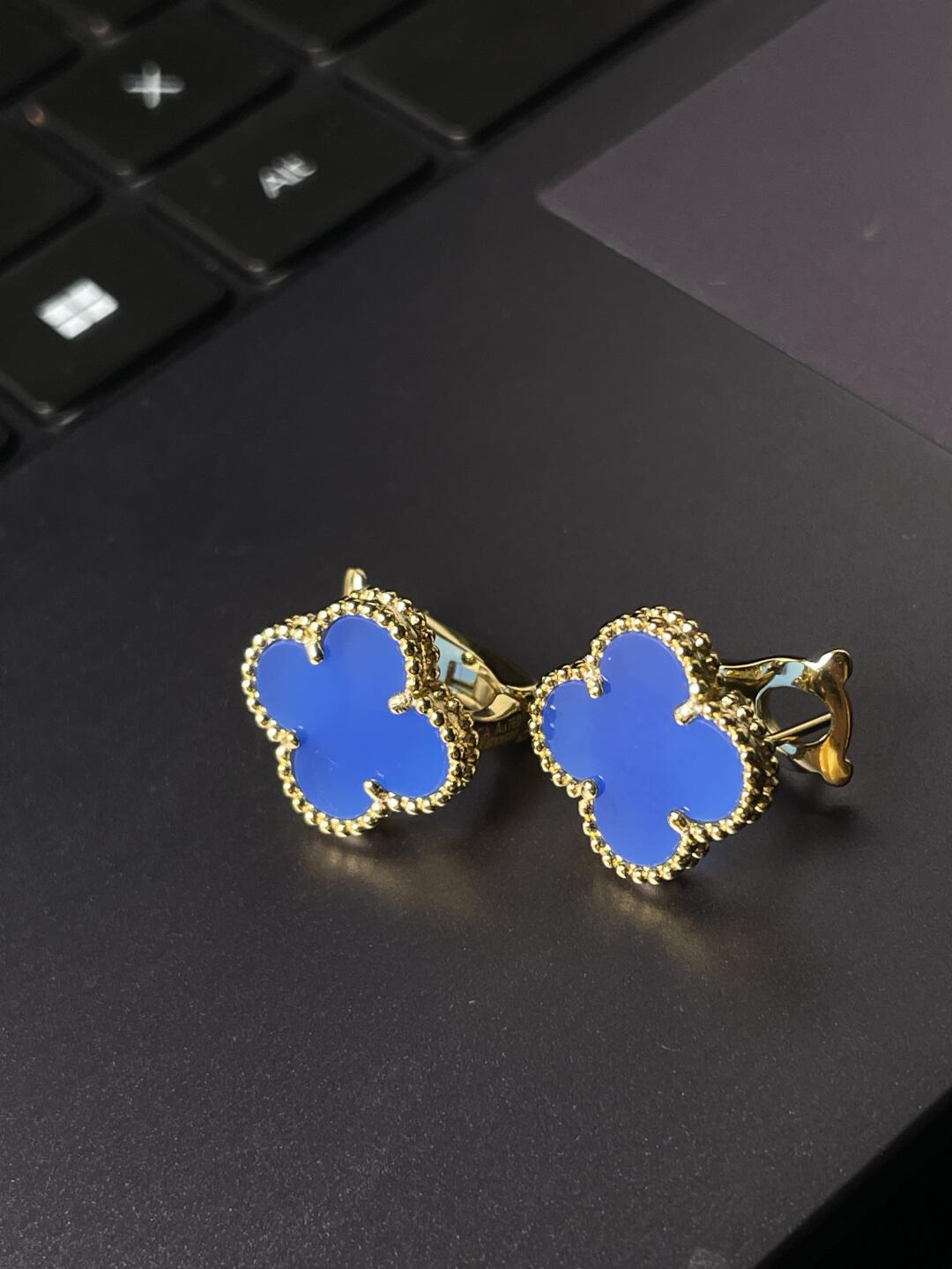 [Eterna Jewels] CLOVER LARGE (20mm) 1 MOTIFS BLUE MOP STUD EARRINGS