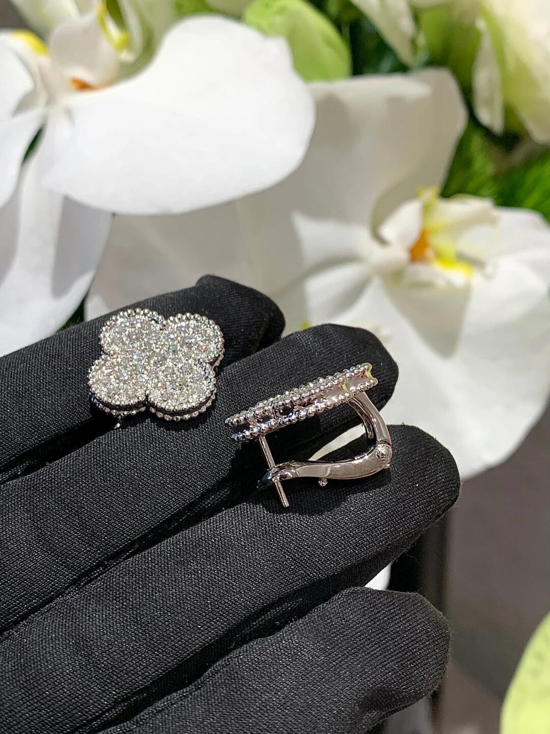 [Eterna Jewels]CLOVER 20MM MOTIFS DIAMOND STUD EARRINGS SILVER