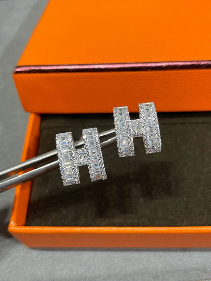 [Eterna Jewels]H STUD EARRINGS WITH SILVER DIAMONDS
