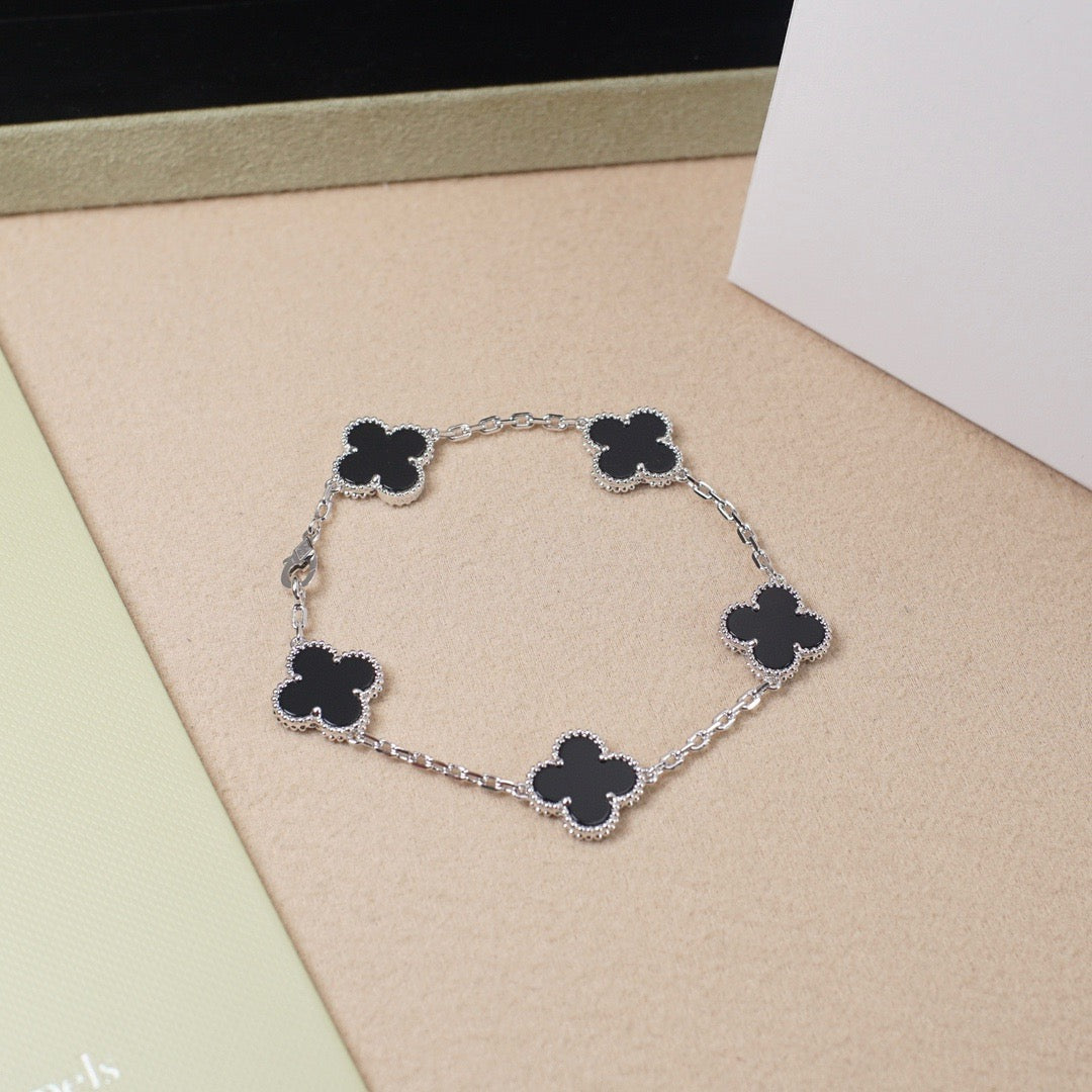 [Eterna Jewels] CLOVER 5 MOTIF ONYXS BRACELET COLLECTION